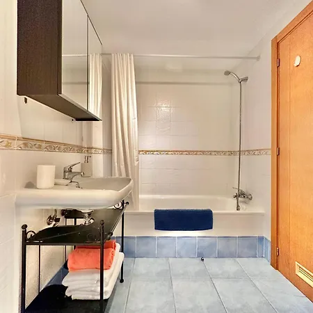 Black Rock Apartment *